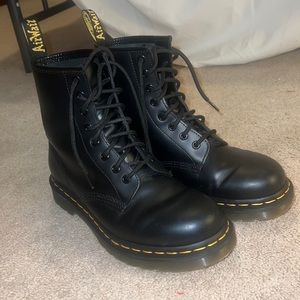 Dr. Martens 1460 Women’s smooth leather lace up boots
